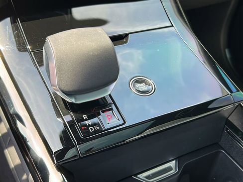 Certified 2025 Land Rover Range Rover Sport SE AWD/4WD image 17