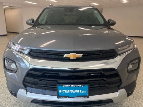 Used 2022 Chevrolet TrailBlazer LT w/ Convenience Package FWD image 2