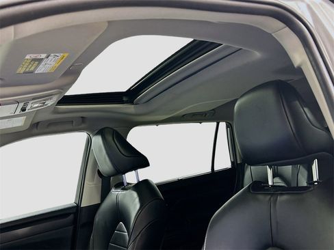 Used 2023 Toyota Highlander L image 19