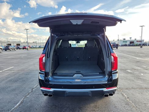 Used 2025 GMC Yukon XL Denali image 10