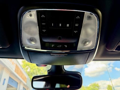 Used 2020 Jeep Grand Cherokee Overland AWD/4WD image 54