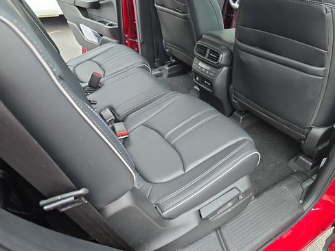 Used 2023 Honda Pilot Elite image 11