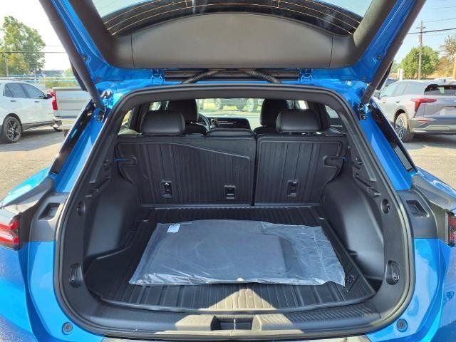 New 2025 Chevrolet Equinox EV LT w/ LPO, Blackout Package FWD image 5
