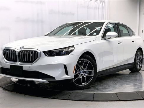 Used 2025 BMW i5 xDrive40 w/ M Sport Package AWD/4WD image 1