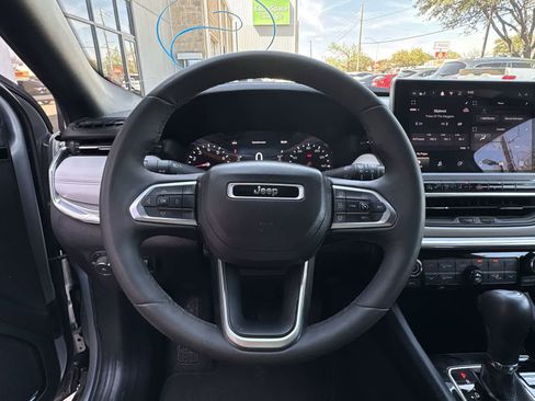Used 2024 Jeep Compass Limited image 19