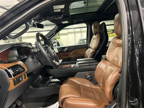 Used 2022 Lincoln Navigator Reserve image 10