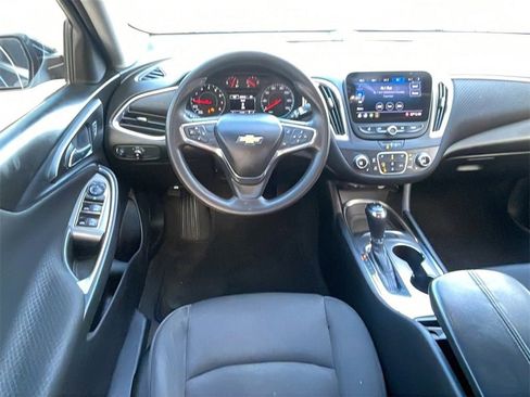 Used 2020 Chevrolet Malibu LT image 17