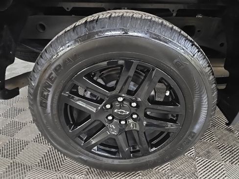 Used 2024 Chevrolet Silverado 1500 Custom w/ Dark Appearance Package image 13