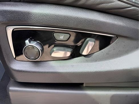 Used 2018 Cadillac Escalade Platinum image 26