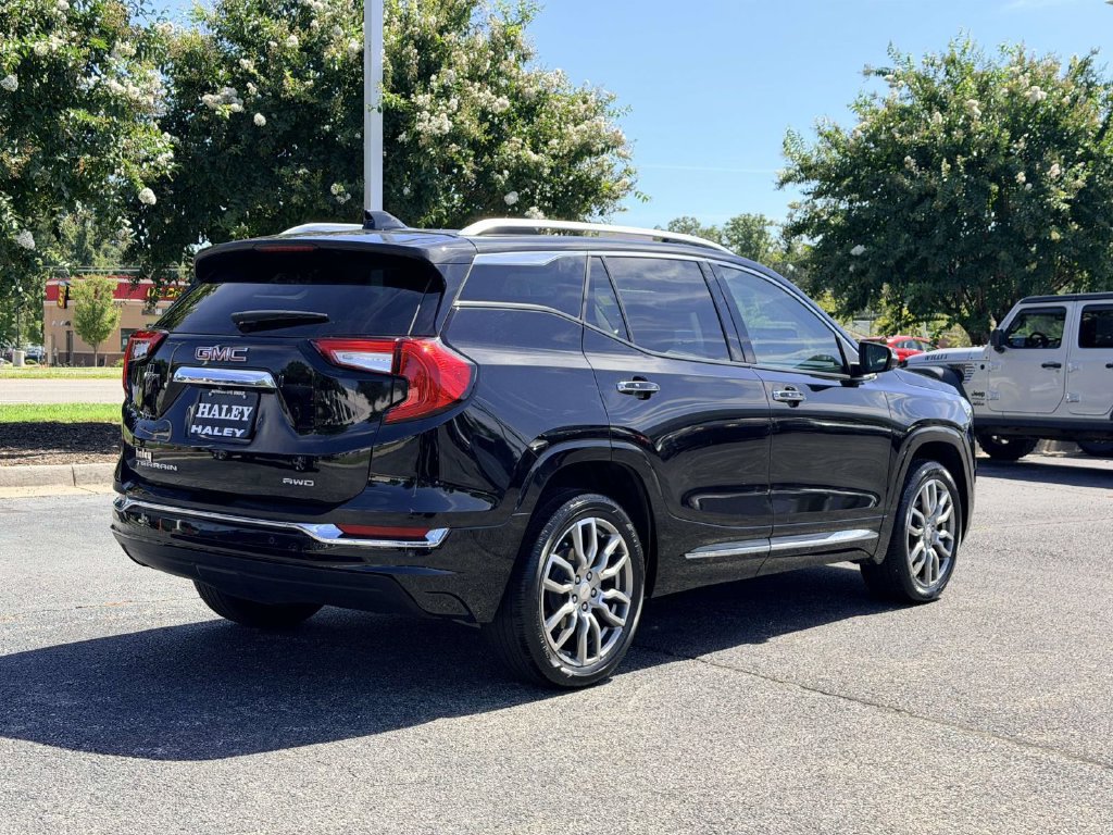 Used 2023 GMC Terrain Denali AWD/4WD image 2