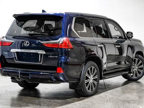 Used 2018 Lexus LX 570 4WD w/ Luxury Package image 11