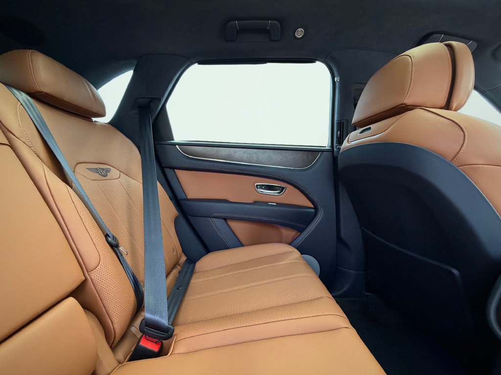 Used 2023 Bentley Bentayga AWD/4WD image 58