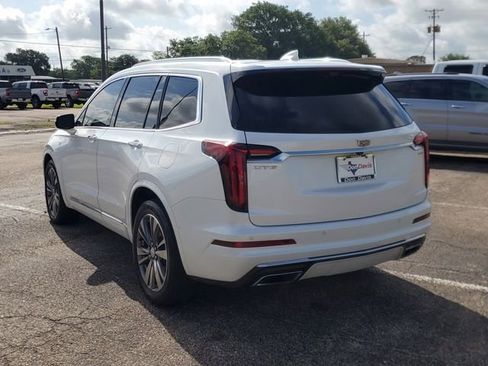 Used 2021 Cadillac XT6 Premium Luxury FWD image 4