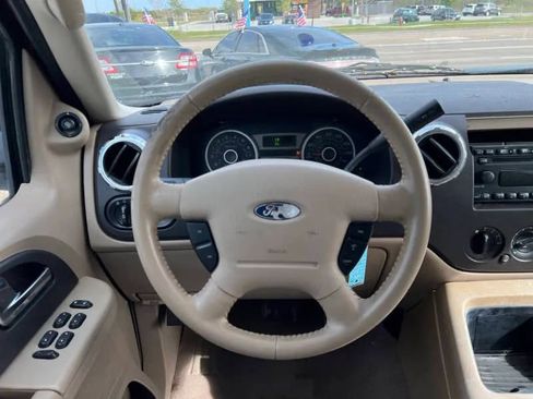 Used 2005 Ford Expedition XLT image 20