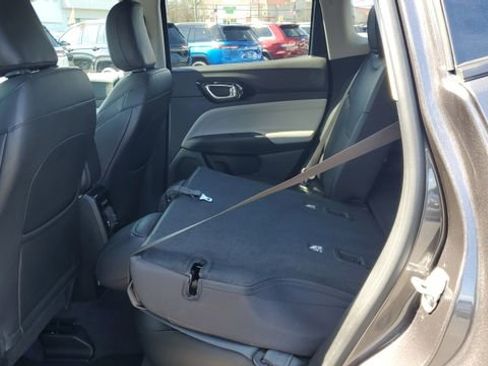 Certified 2022 Jeep Compass Limited image 23