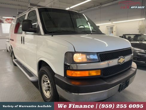 Used 2018 Chevrolet Express 2500 w/ Driver Convenience Package RWD image 4