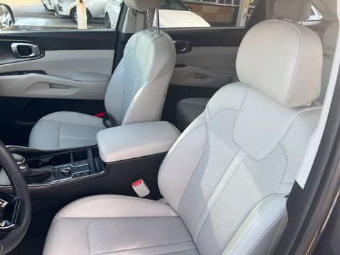 Certified 2023 Kia Sorento S image 4