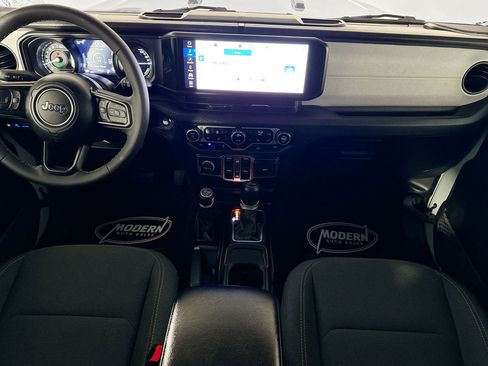 Used 2024 Jeep Wrangler Unlimited w/ Convenience Group image 22