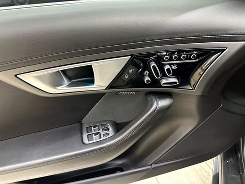 Used 2016 Jaguar F-TYPE R image 15