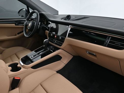 Certified 2026 Porsche Macan AWD/4WD image 14