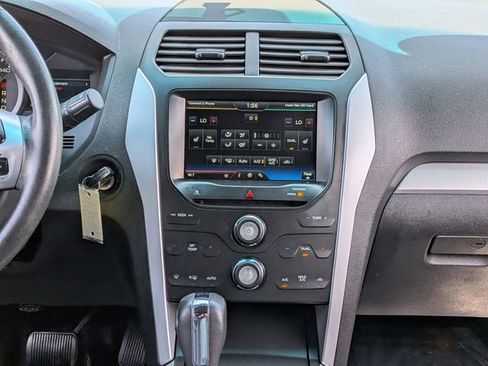 Used 2014 Ford Explorer XLT w/ Equipment Group 202A FWD image 29