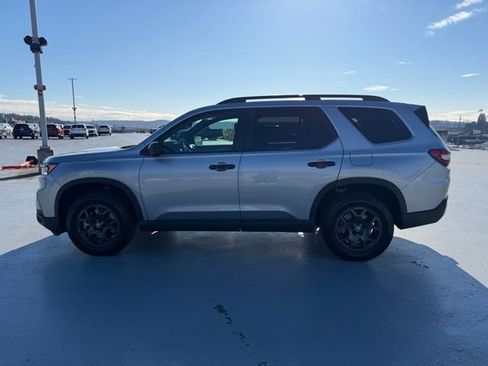 Certified 2025 Honda Pilot TrailSport image 10