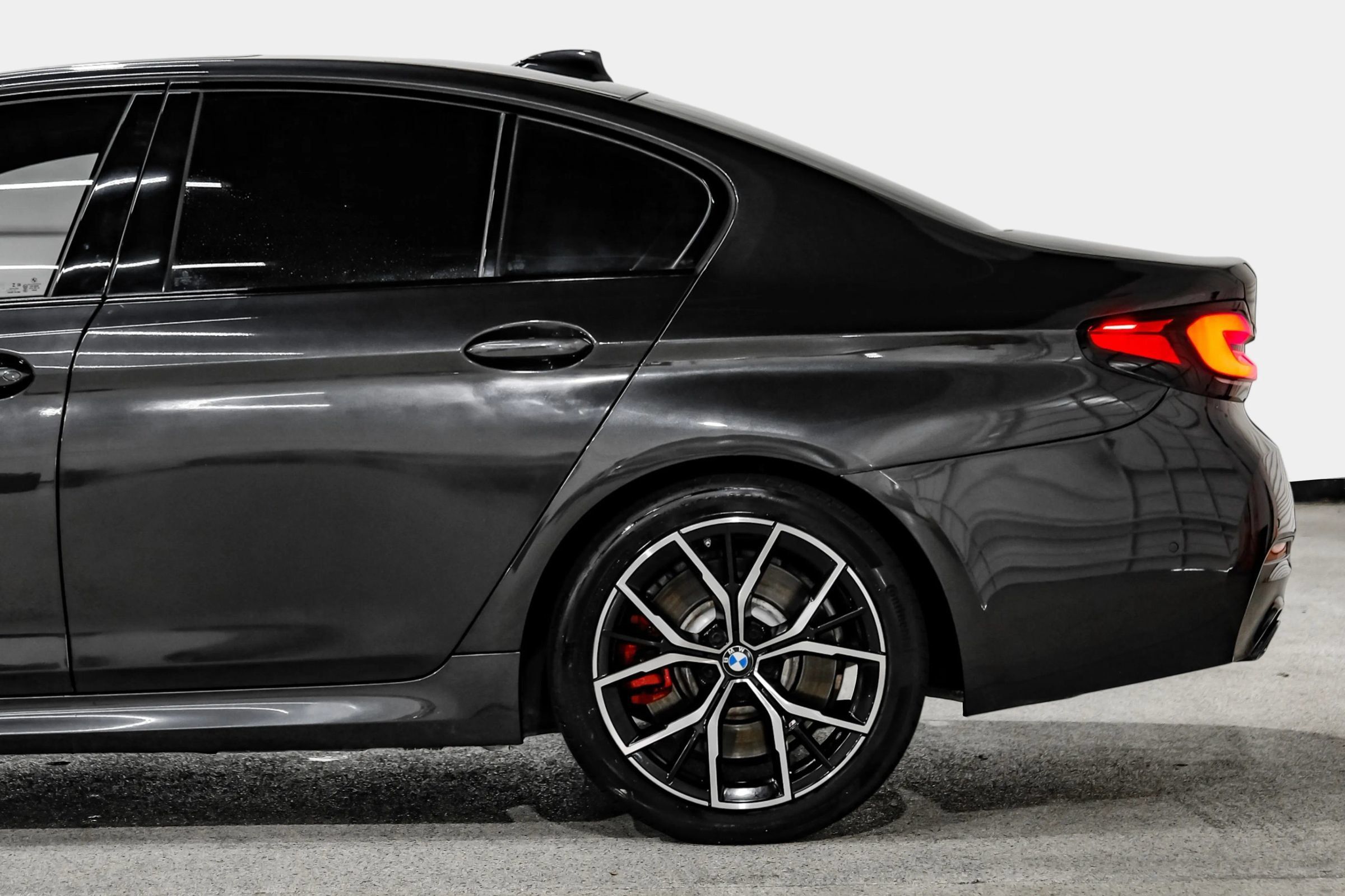 Used 2021 BMW 540i w/ M Sport Package RWD image 11