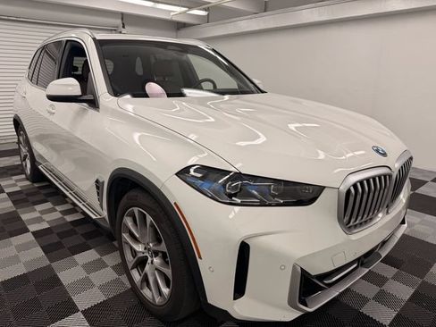 Used 2025 BMW X5 xDrive50e AWD/4WD image 7
