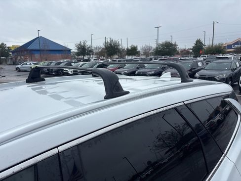 Used 2018 Buick Enclave Essence image 7