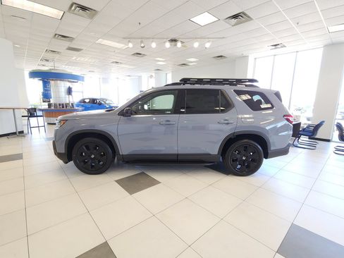 New 2026 Honda Pilot Black Edition image 3