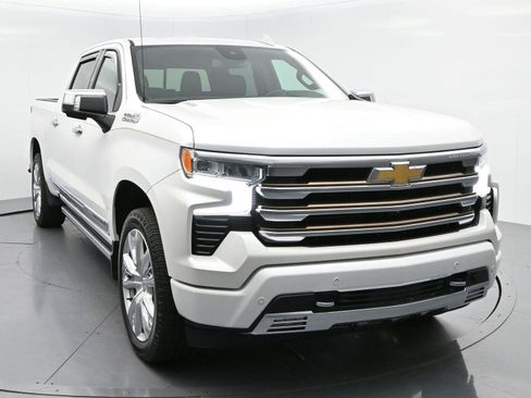 Used 2022 Chevrolet Silverado 1500 High Country w/ High Country Premium Package AWD/4WD image 2