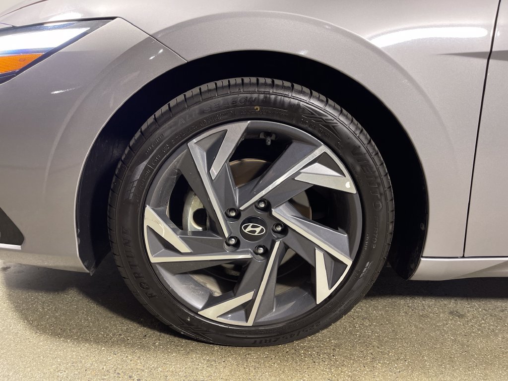 Certified 2025 Hyundai Elantra SEL FWD image 11
