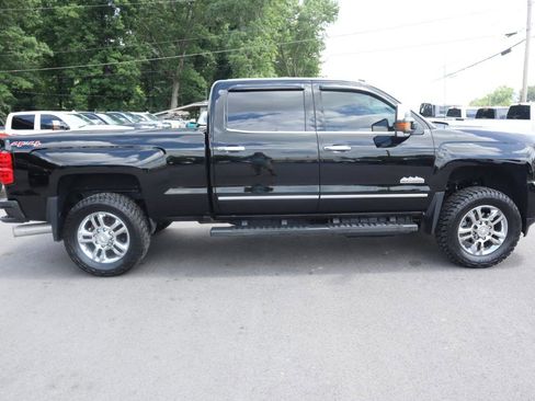 Used 2017 Chevrolet Silverado 2500 High Country AWD/4WD image 4