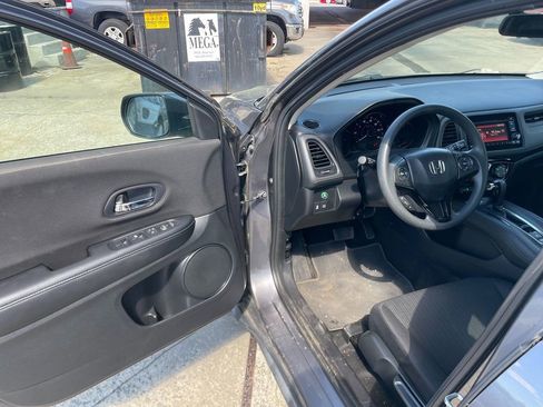 Used 2018 Honda HR-V LX image 10