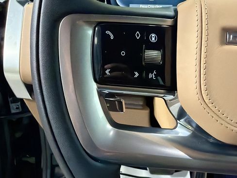 Used 2025 Land Rover Range Rover SE image 35