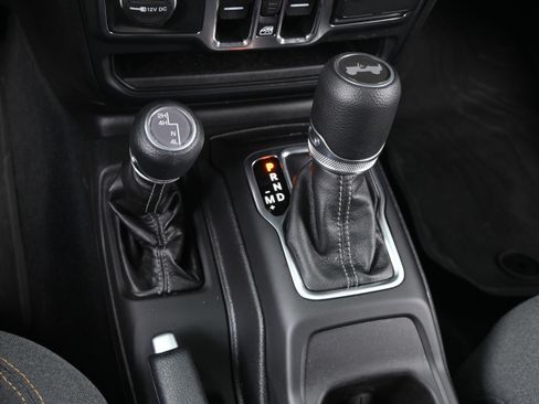 Used 2024 Jeep Wrangler Unlimited Sport AWD/4WD image 25