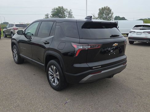 Used 2025 Chevrolet Equinox LT FWD image 3