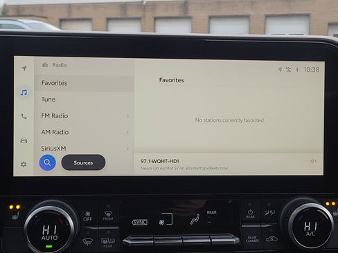 Used 2023 Toyota Highlander XLE image 28