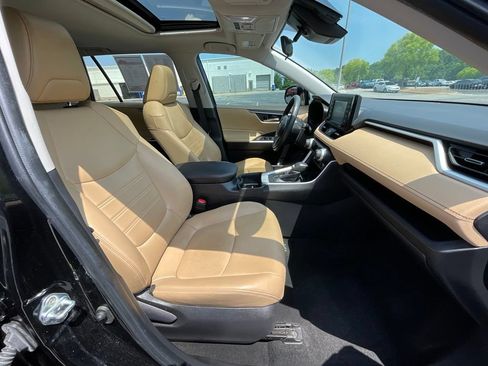 Used 2022 Toyota RAV4 XLE Premium FWD image 32