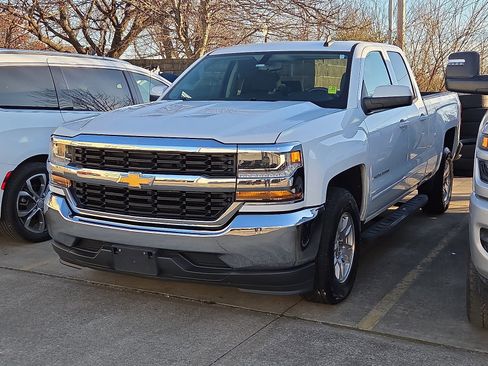 Used 2018 Chevrolet Silverado 1500 LT image 2