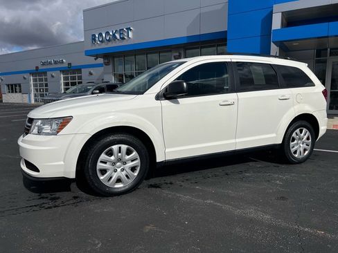 Used 2018 Dodge Journey SE image 1