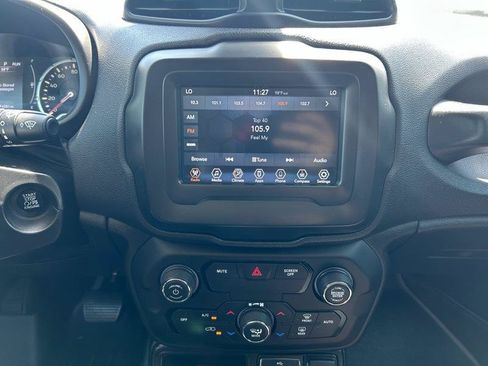 Used 2018 Jeep Renegade Altitude FWD image 12