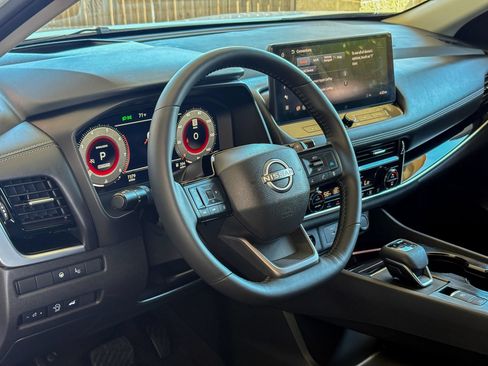 Used 2025 Nissan Rogue SL w/ SL Premium Package FWD image 23
