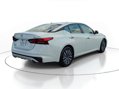 Used 2023 Nissan Altima 2.5 SV w/ SV Premium Package FWD image 4