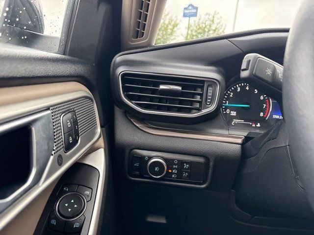 Used 2023 Ford Explorer Limited w/ Equipment Group 301A AWD/4WD image 11