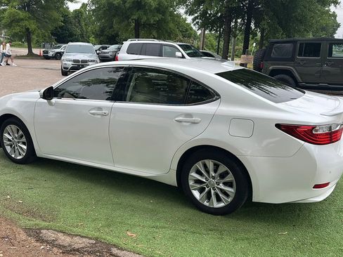 Used 2015 Lexus ES 300h w/ Navigation System Package FWD image 5