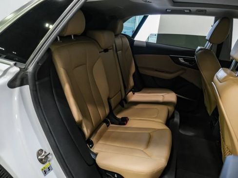 Used 2019 Audi Q8 Premium Plus w/ Premium Plus AWD/4WD image 26