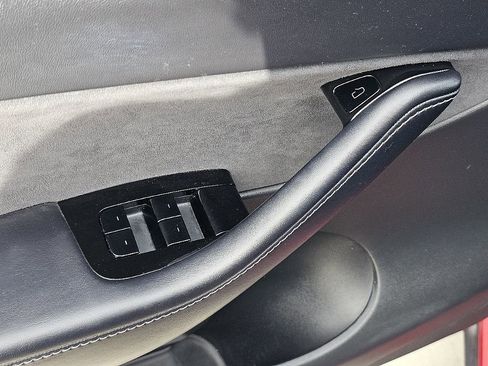 Used 2021 Tesla Model Y Long Range image 27