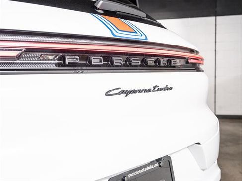 Used 2024 Porsche Cayenne Turbo image 30
