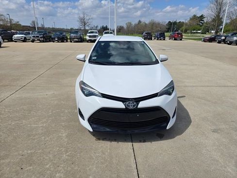 Used 2018 Toyota Corolla LE image 2